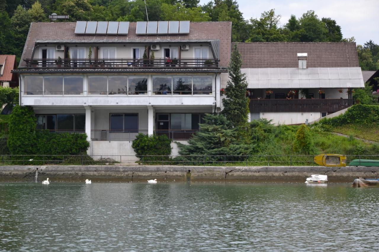 Gostisce Jezero Bed and Breakfast Medvode Exterior foto